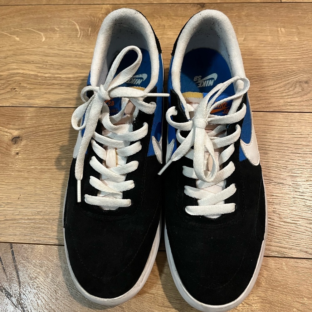 Nike SB sneakers 
Size 8